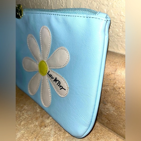 Luv Betsey Johnson Daisy Wristlet Floral Blue Clutch - Picture 2 of 7